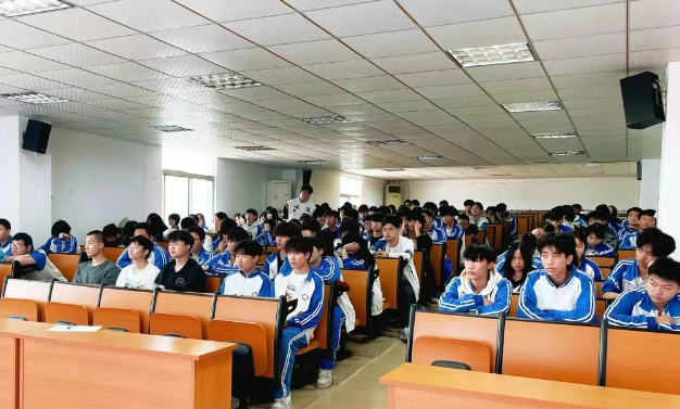 筑牢健康防线 守护青春绽放——工贸新学期健康科普系列活动纪实